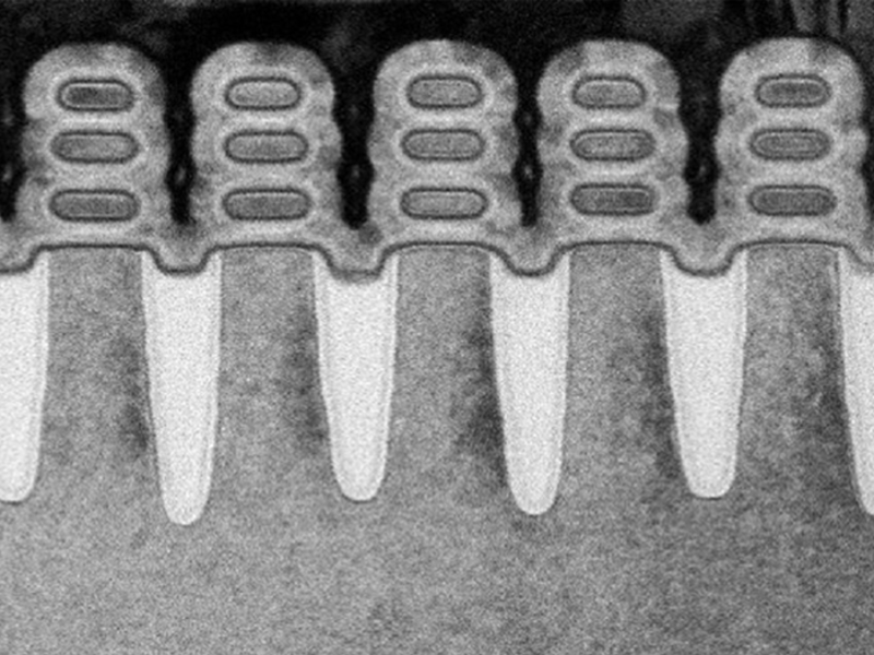 Kategori İçin Resim IBM Tırnak Boyutunda Çipe 30 Milyon Transistör Sığdırdı